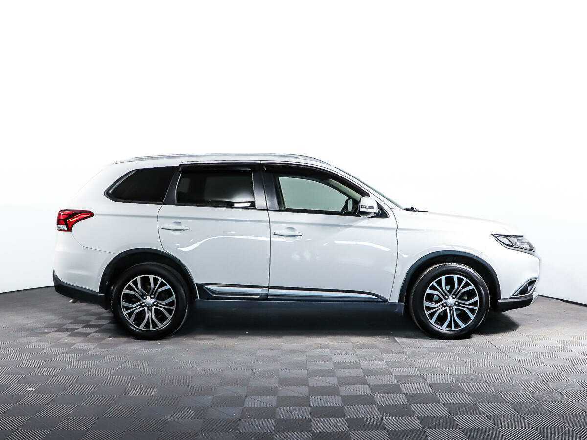 Mitsubishi Outlander с пробегом — 2017 год. Фото: #3