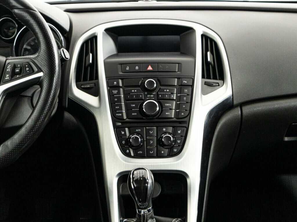 Opel Astra с пробегом — 2012 год. Фото: #13