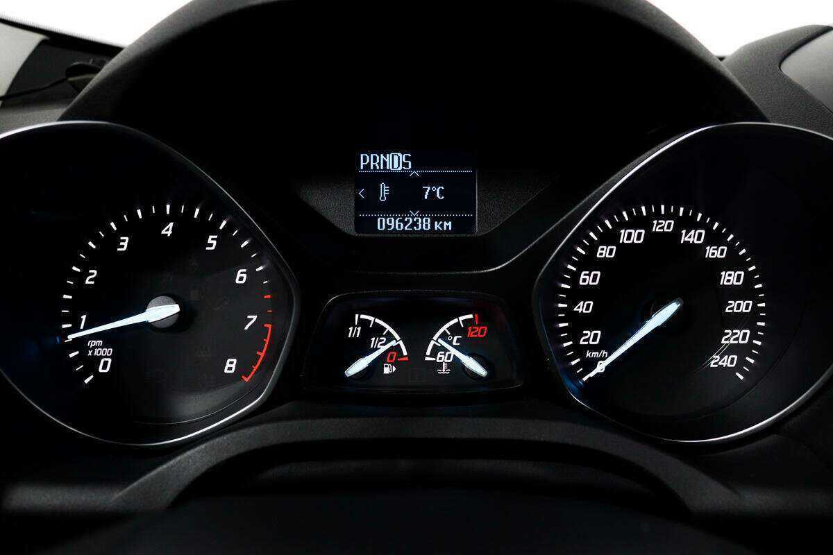 Ford Kuga с пробегом — 2015 год. Фото: #9