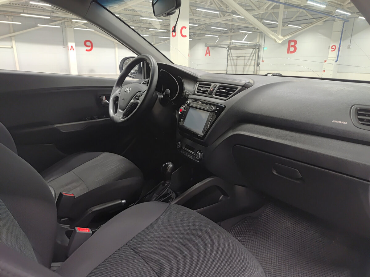 Kia Rio с пробегом — 2016 год. Фото: #10