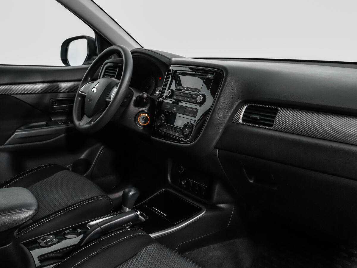 Mitsubishi Outlander с пробегом — 2018 год. Фото: #10