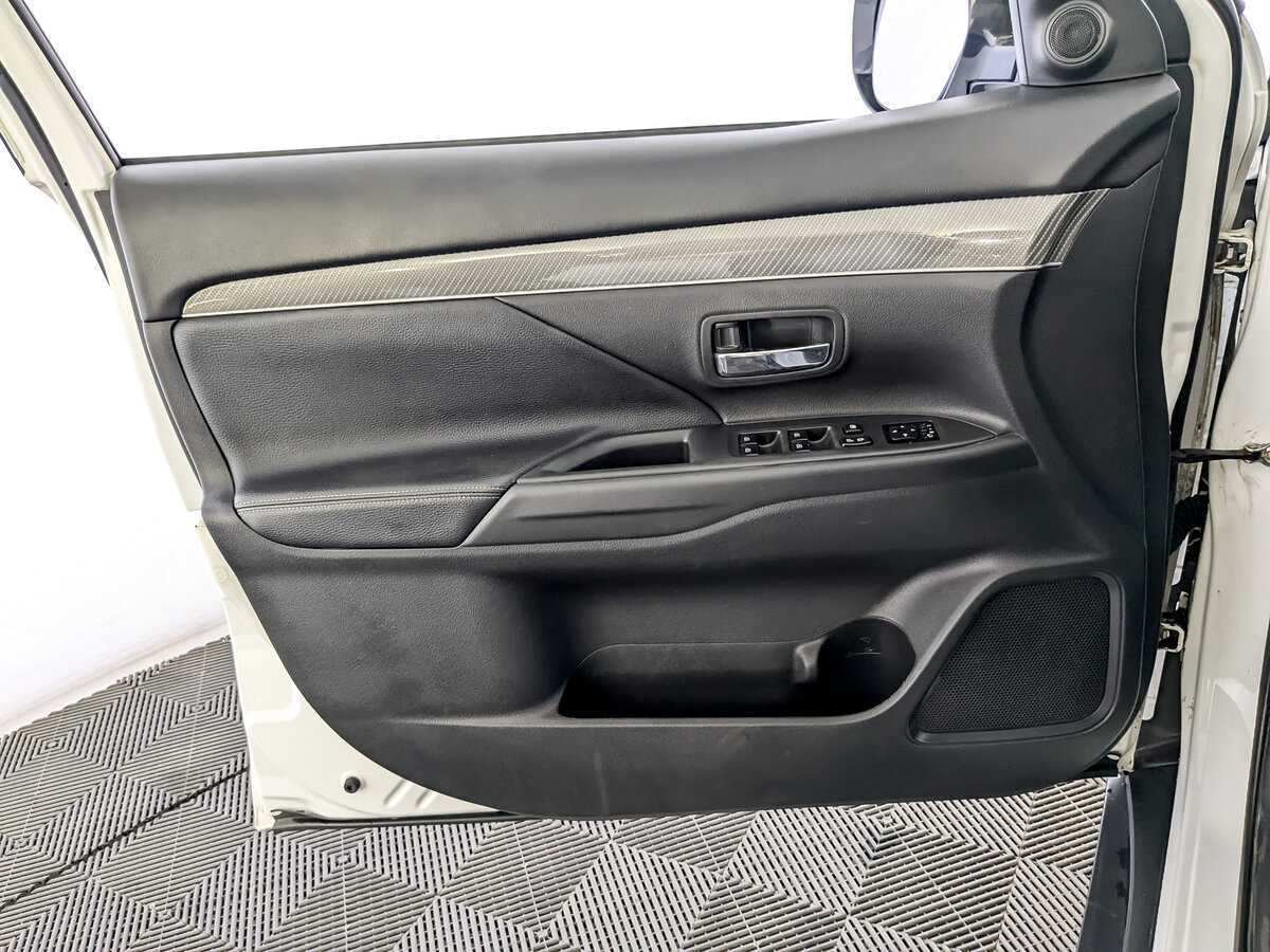 Mitsubishi Outlander с пробегом — 2019 год. Фото: #14