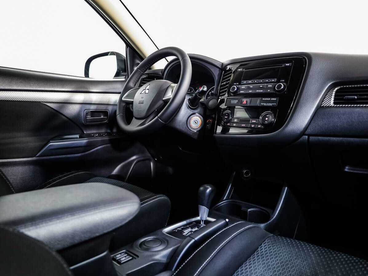 Mitsubishi Outlander с пробегом — 2015 год. Фото: #7