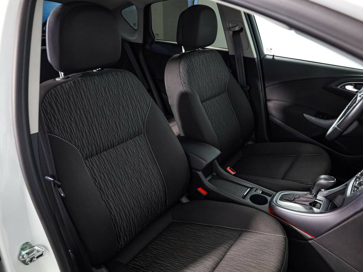 Opel Astra с пробегом — 2014 год. Фото: #16