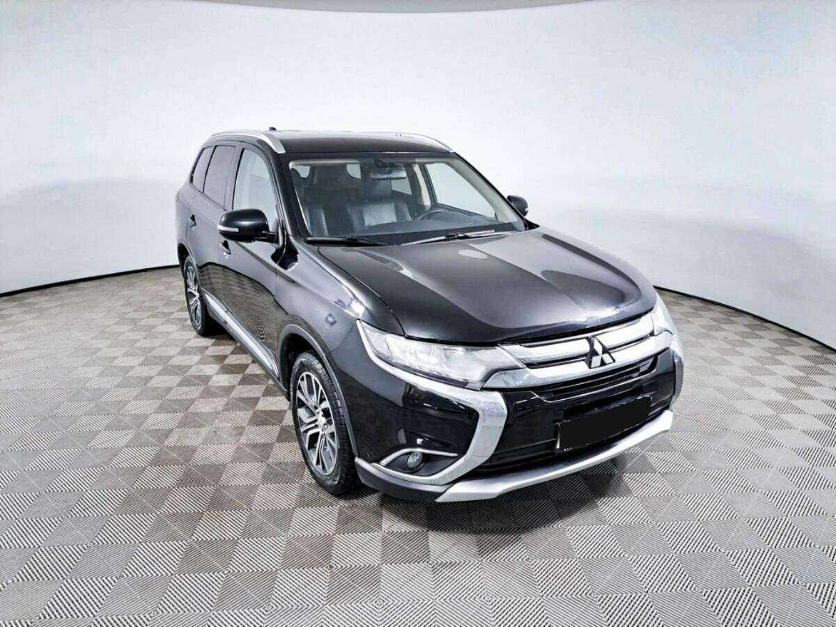 Mitsubishi Outlander с пробегом — 2017 год. Фото: #2