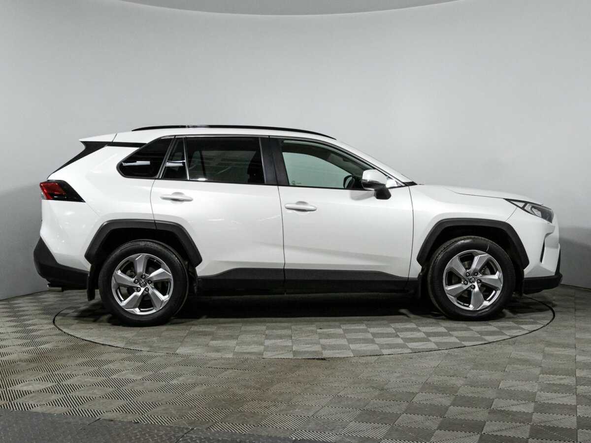 Toyota RAV4 с пробегом — 2019 год. Фото: #3