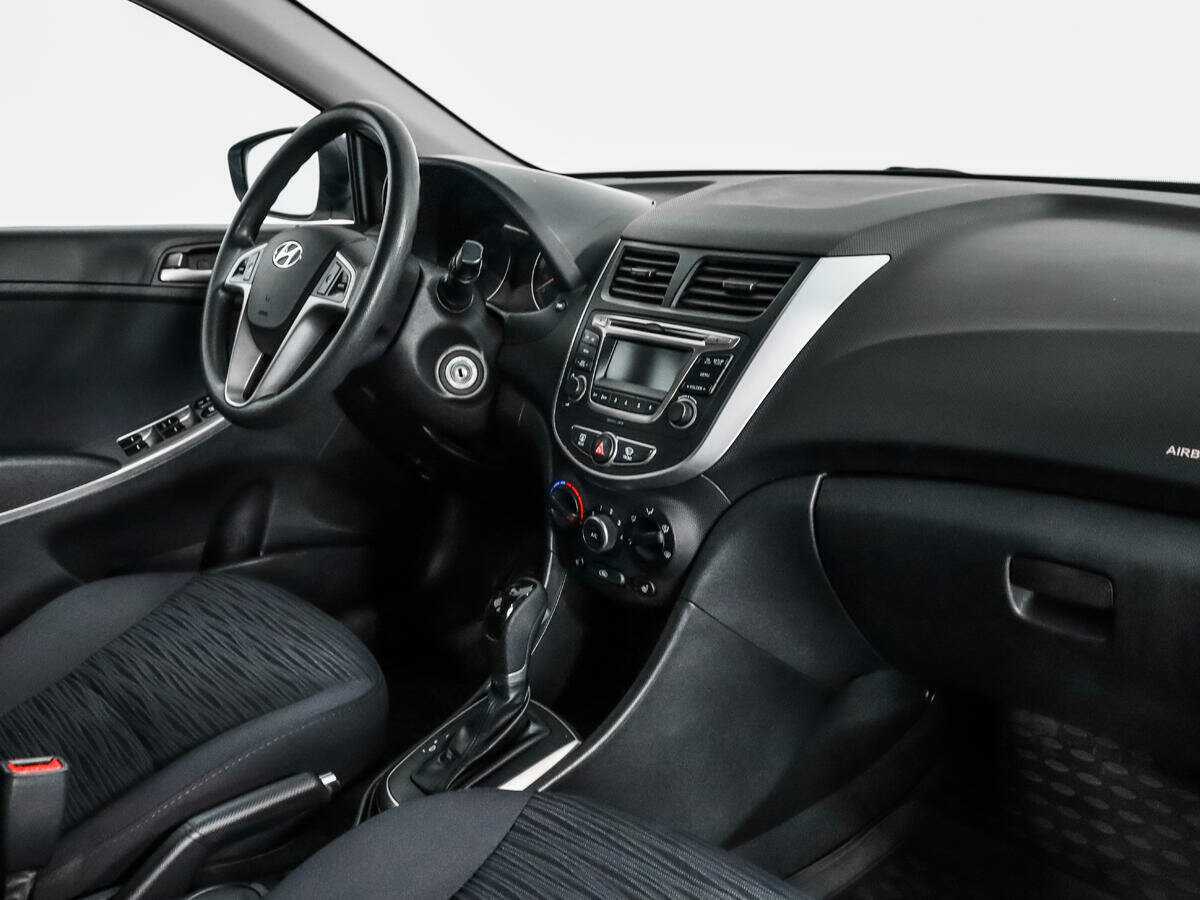 Hyundai Solaris с пробегом — 2015 год. Фото: #10