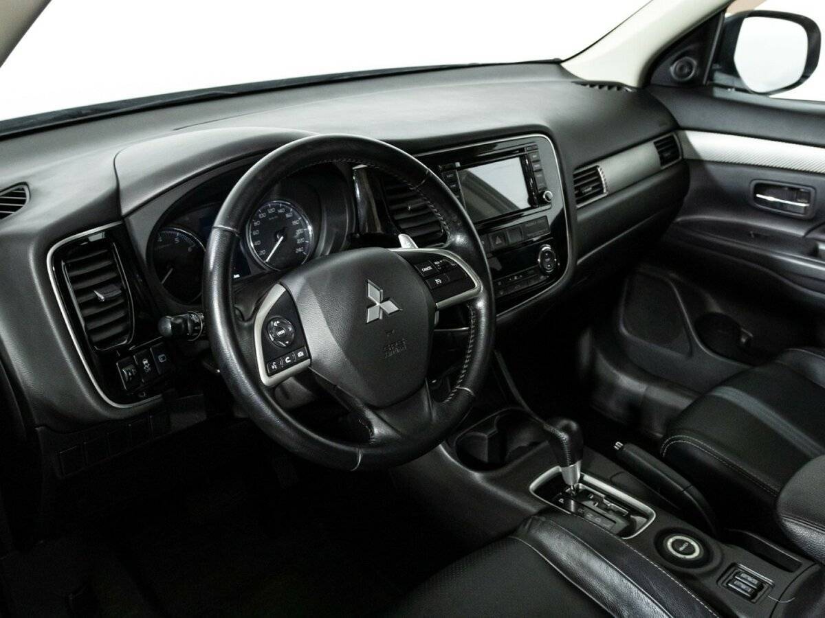 Mitsubishi Outlander с пробегом — 2013 год. Фото: #10