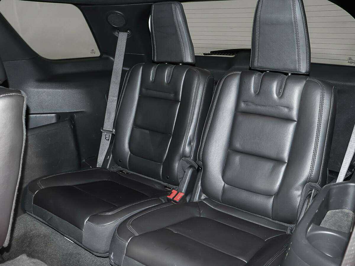 Ford Explorer с пробегом — 2012 год. Фото: #10