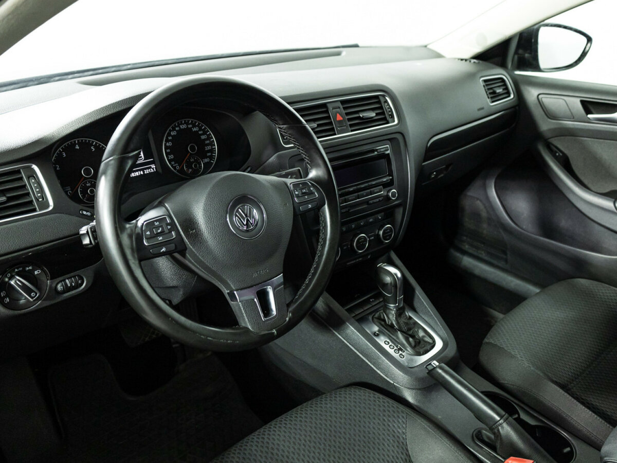 Volkswagen Jetta с пробегом — 2013 год. Фото: #10