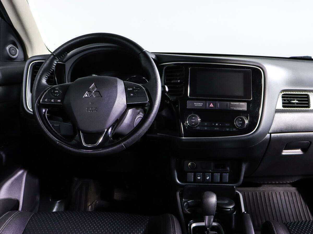 Mitsubishi Outlander с пробегом — 2018 год. Фото: #11