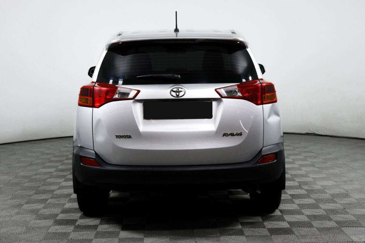 Toyota RAV4 с пробегом — 2015 год. Фото: #5