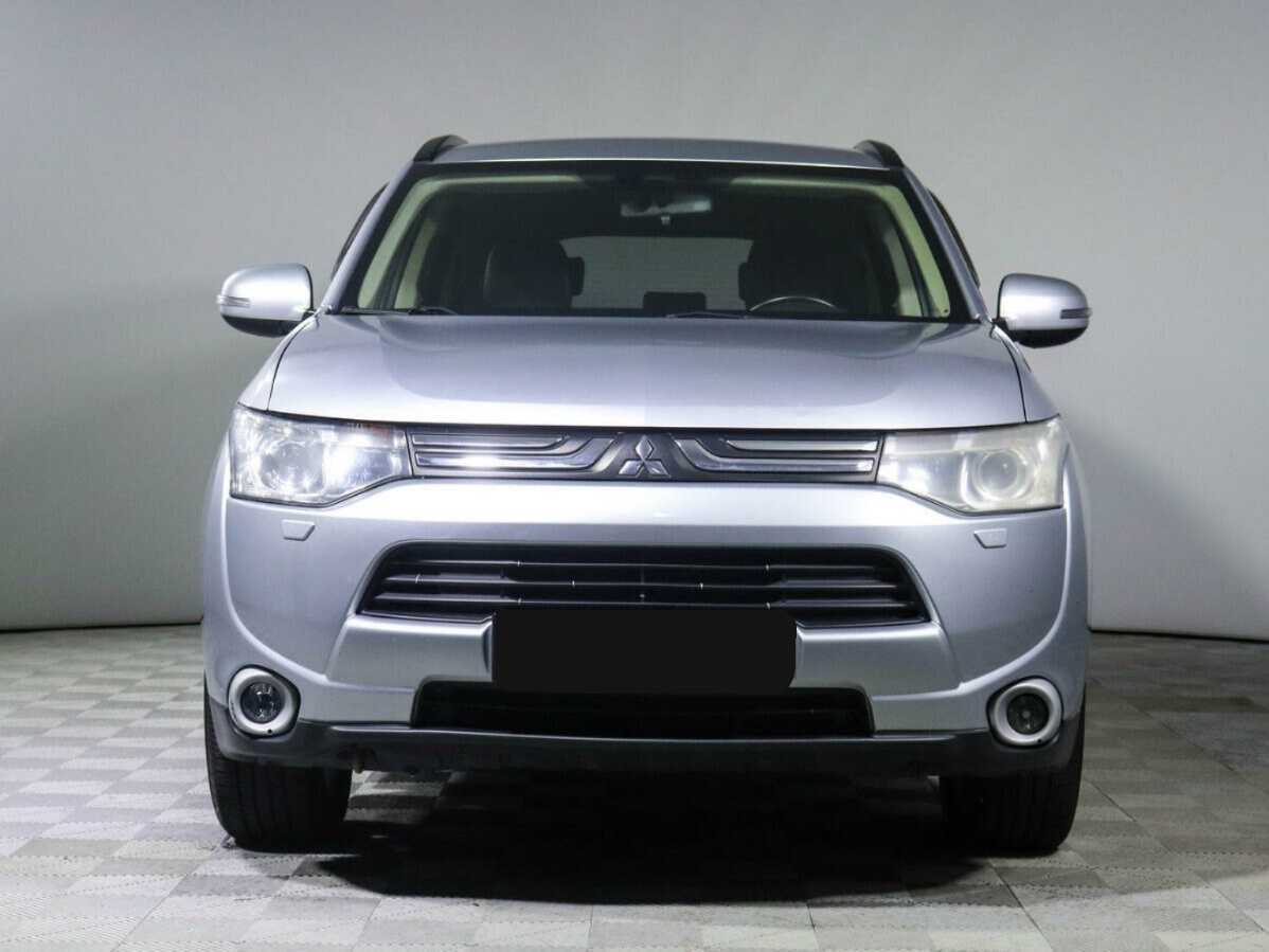 Mitsubishi Outlander с пробегом — 2012 год. Фото: #1