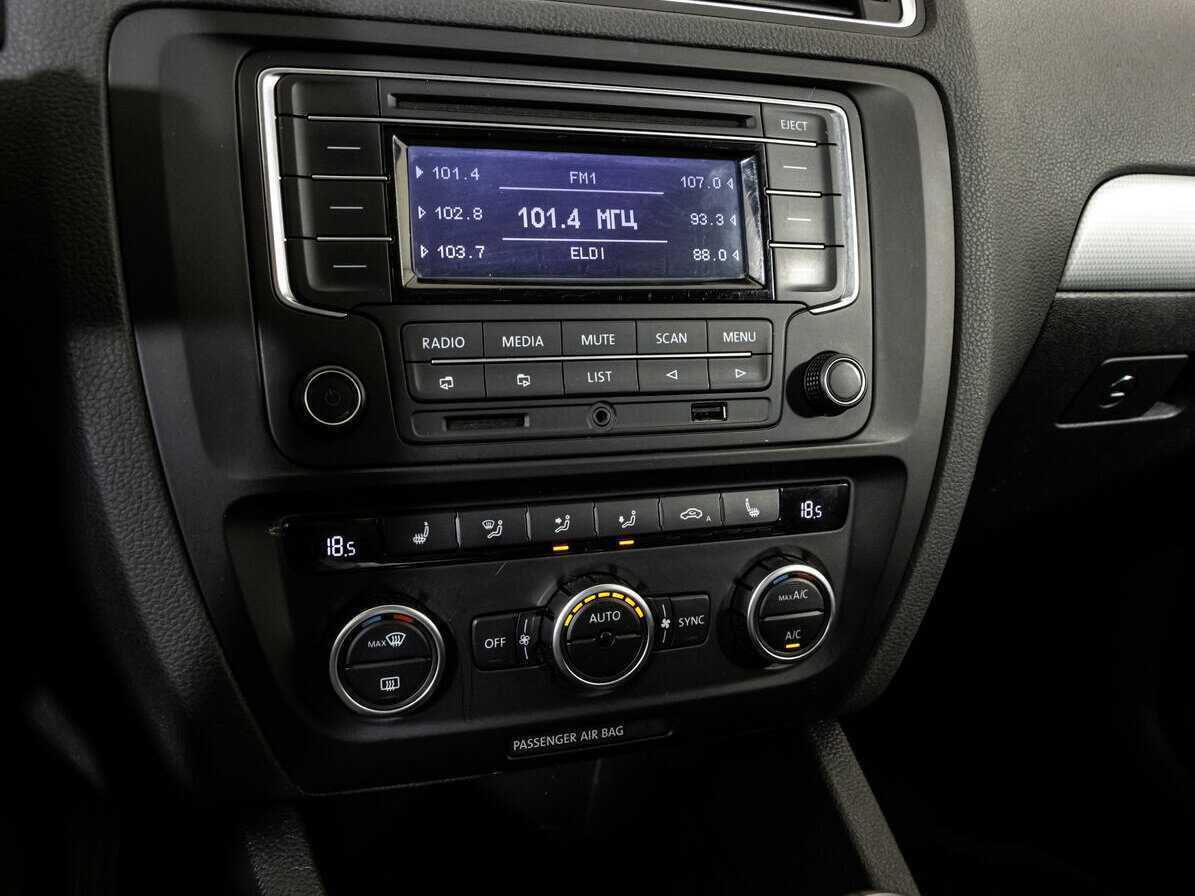 Volkswagen Jetta с пробегом — 2013 год. Фото: #10