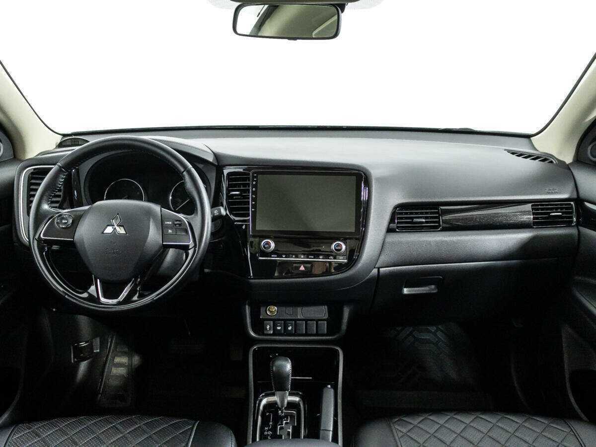 Mitsubishi Outlander с пробегом — 2021 год. Фото: #10