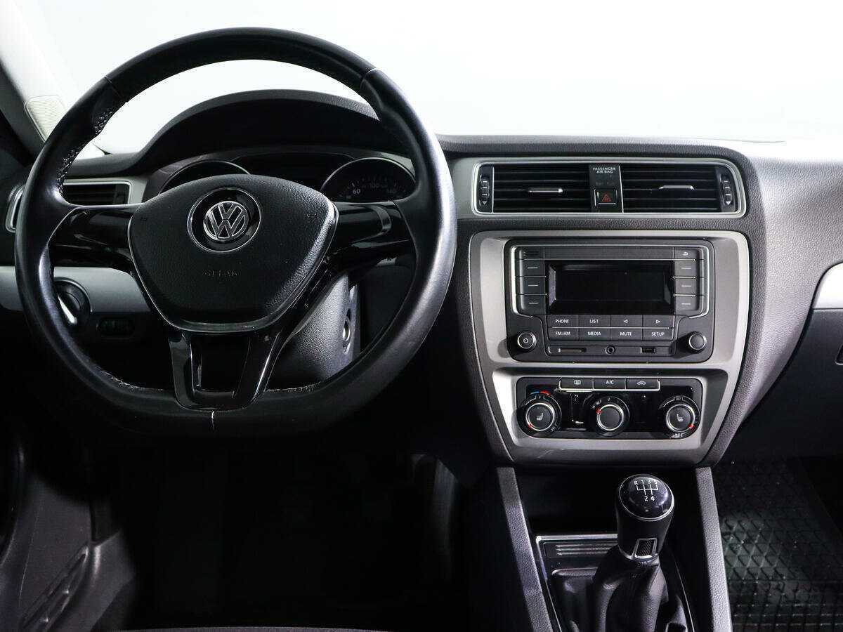 Volkswagen Jetta с пробегом — 2017 год. Фото: #9