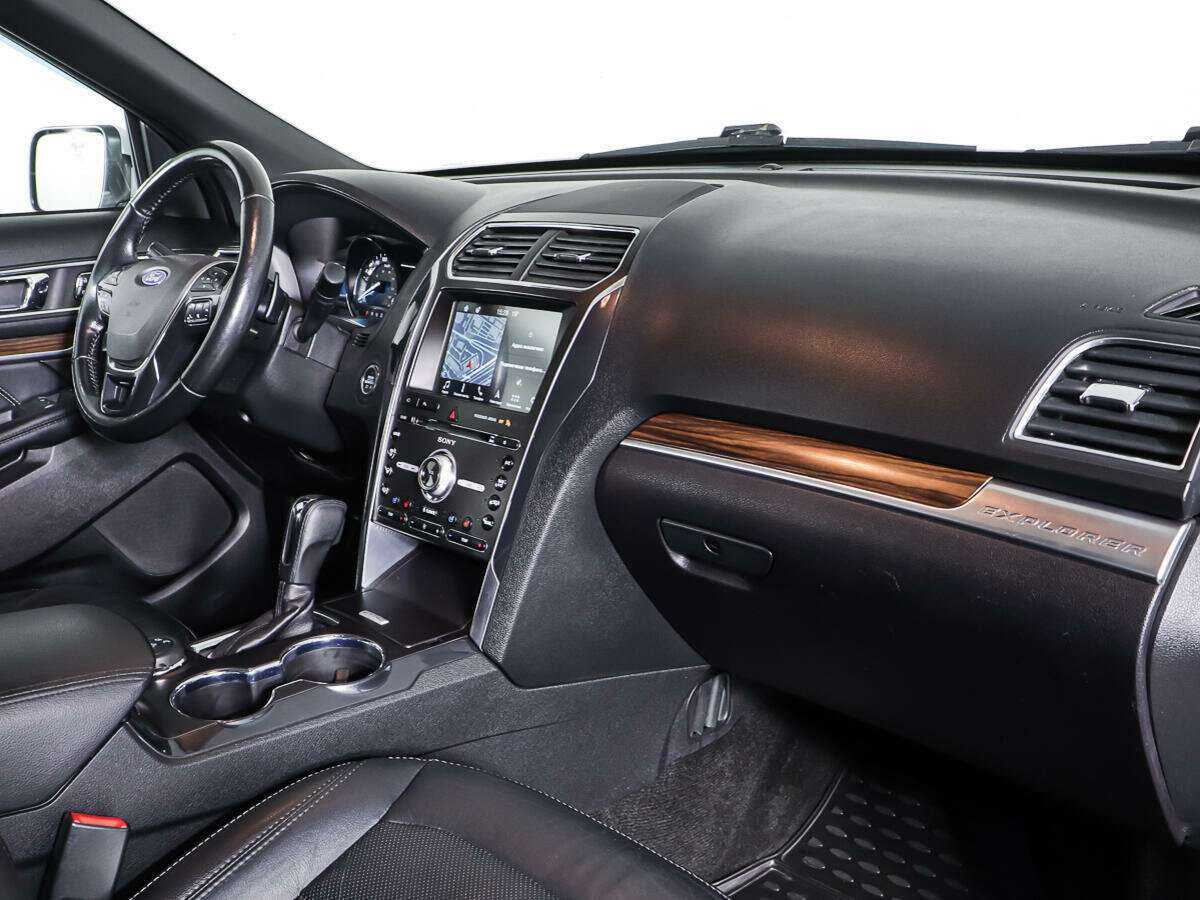 Ford Explorer с пробегом — 2017 год. Фото: #8