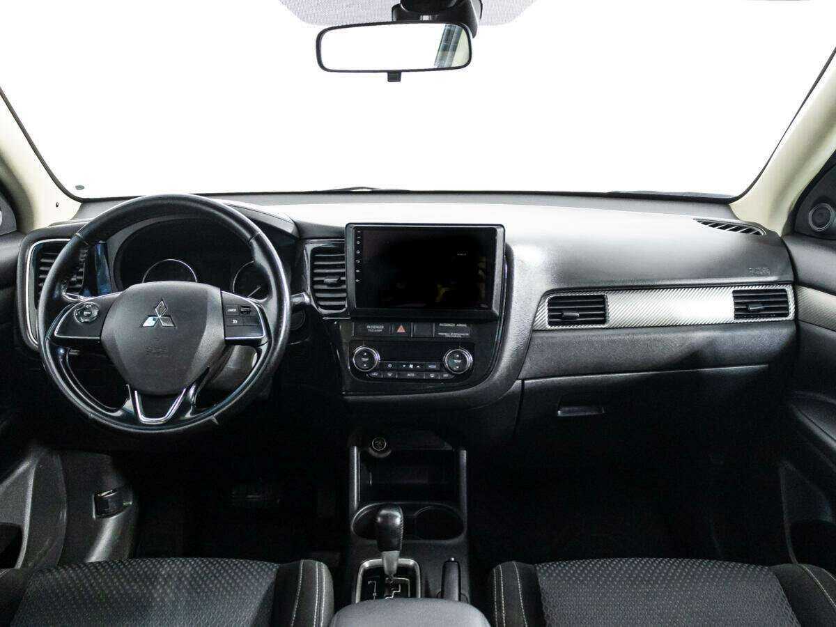 Mitsubishi Outlander с пробегом — 2016 год. Фото: #12