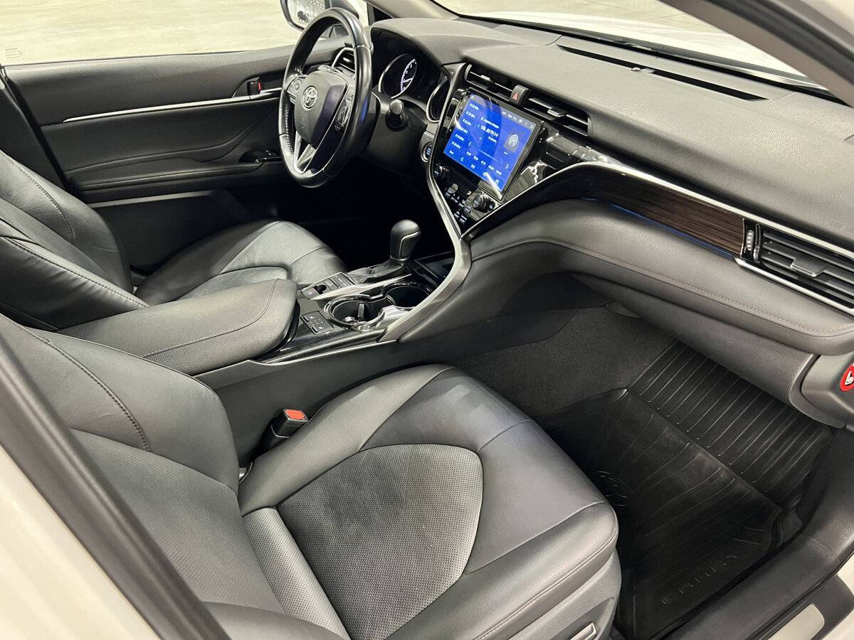 Toyota Camry с пробегом — 2018 год. Фото: #10