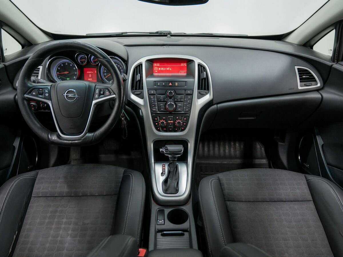 Opel Astra с пробегом — 2012 год. Фото: #7