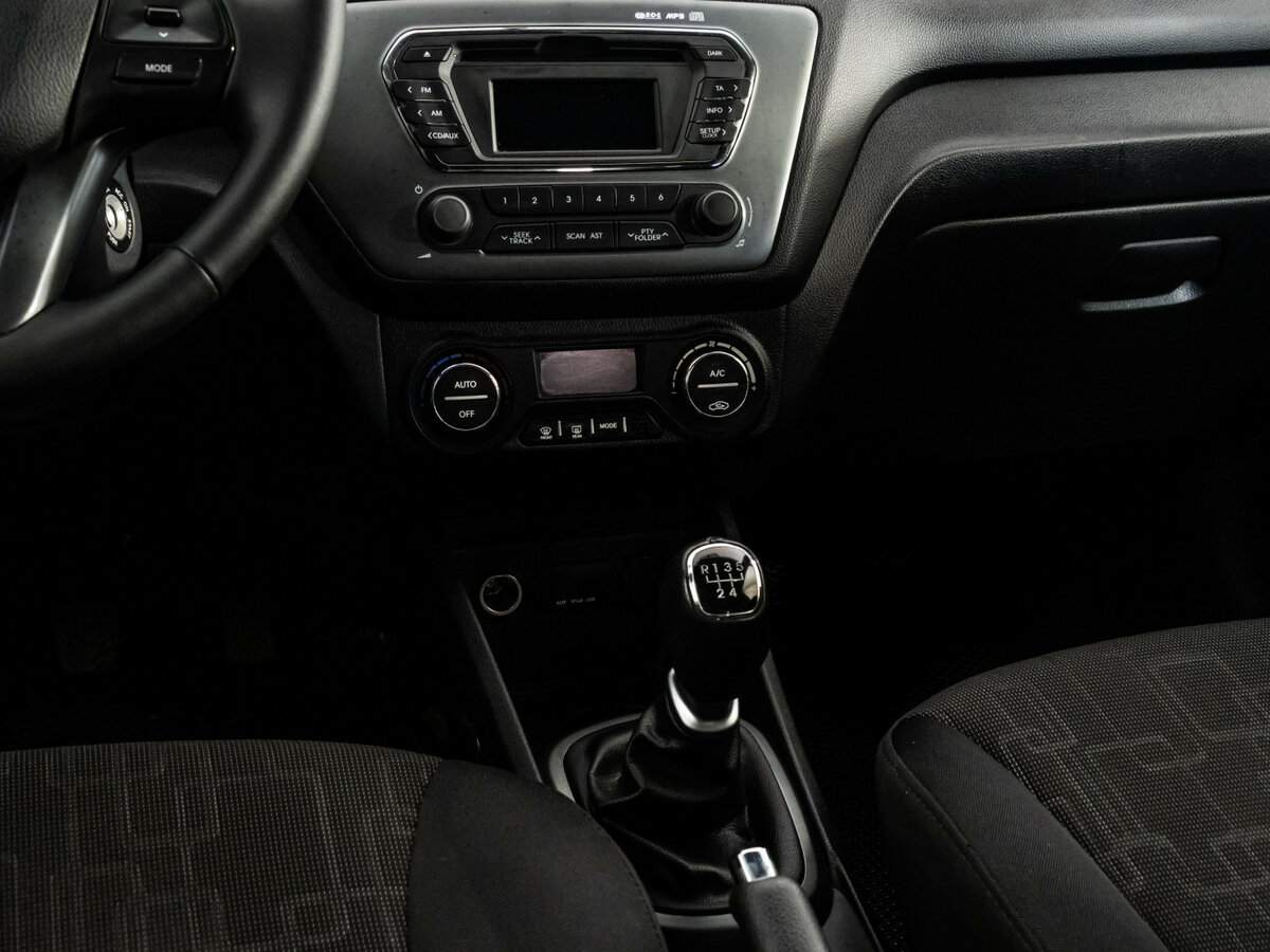 Kia Rio с пробегом — 2012 год. Фото: #10