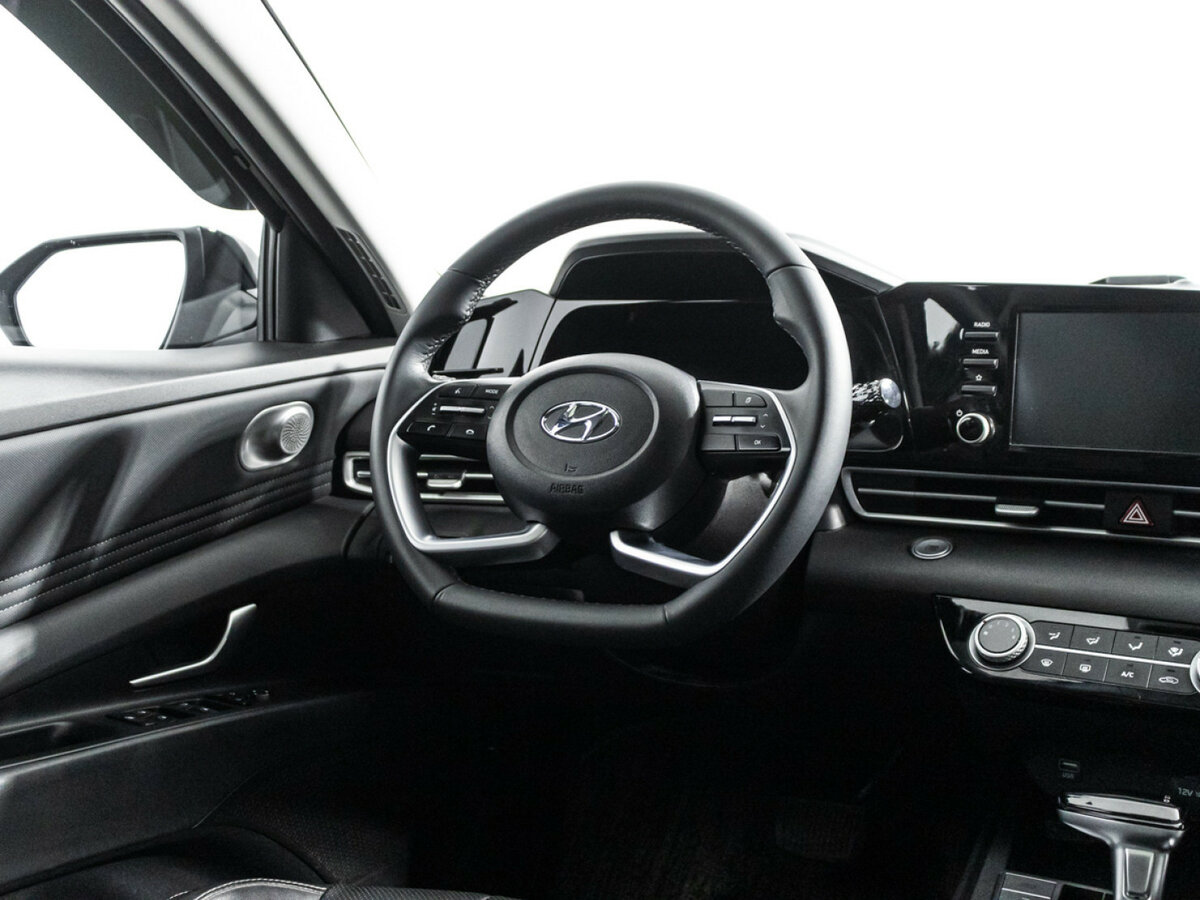 Hyundai Elantra с пробегом — 2023 год. Фото: #18