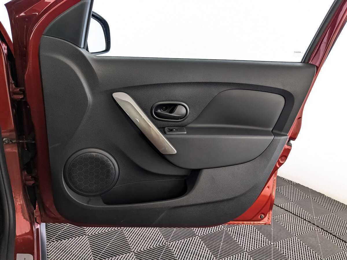 Renault Logan с пробегом — 2019 год. Фото: #19