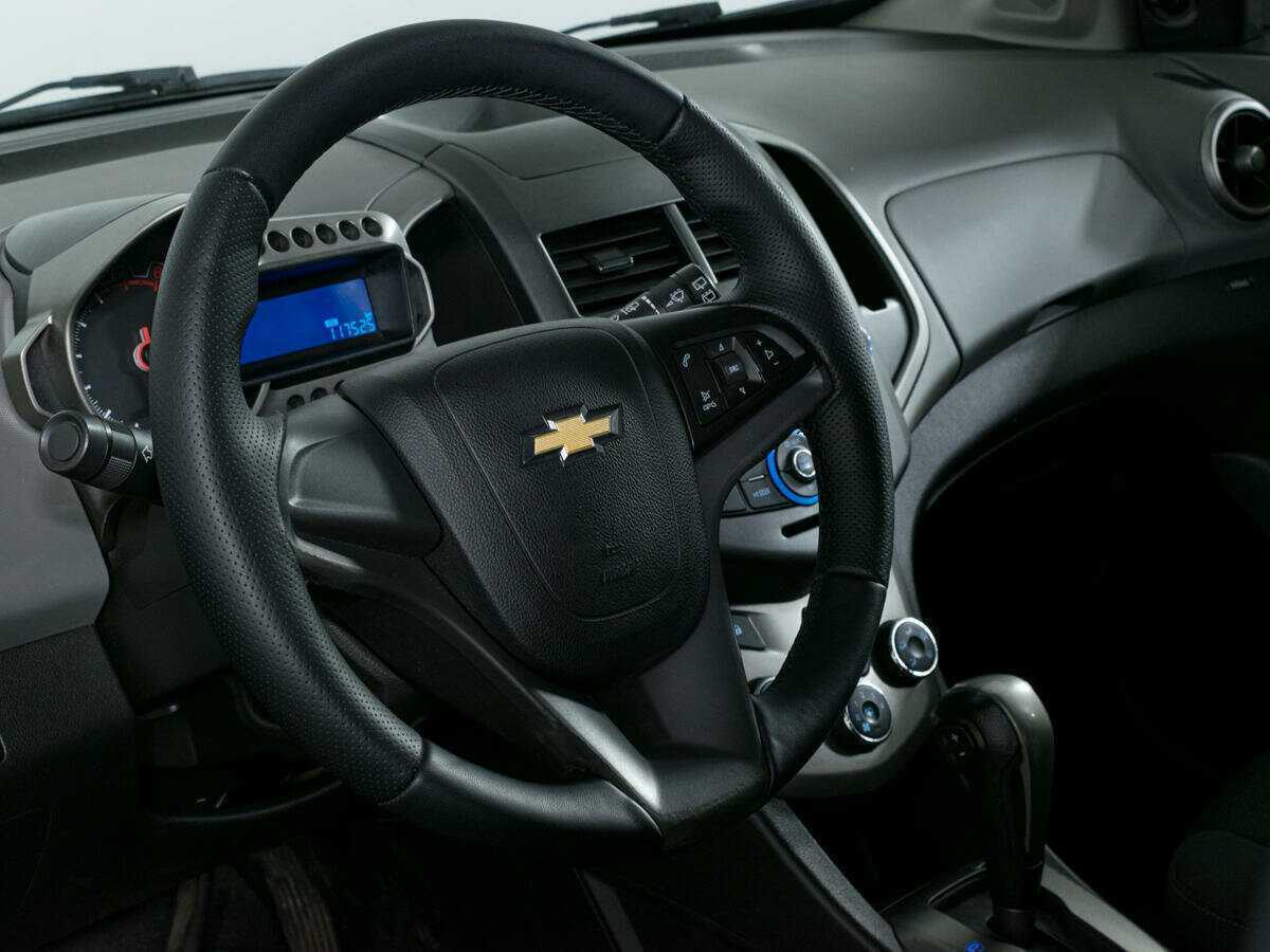 Chevrolet Aveo с пробегом — 2012 год. Фото: #12