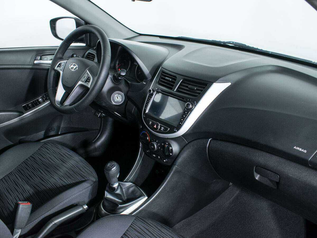 Hyundai Solaris с пробегом — 2014 год. Фото: #8