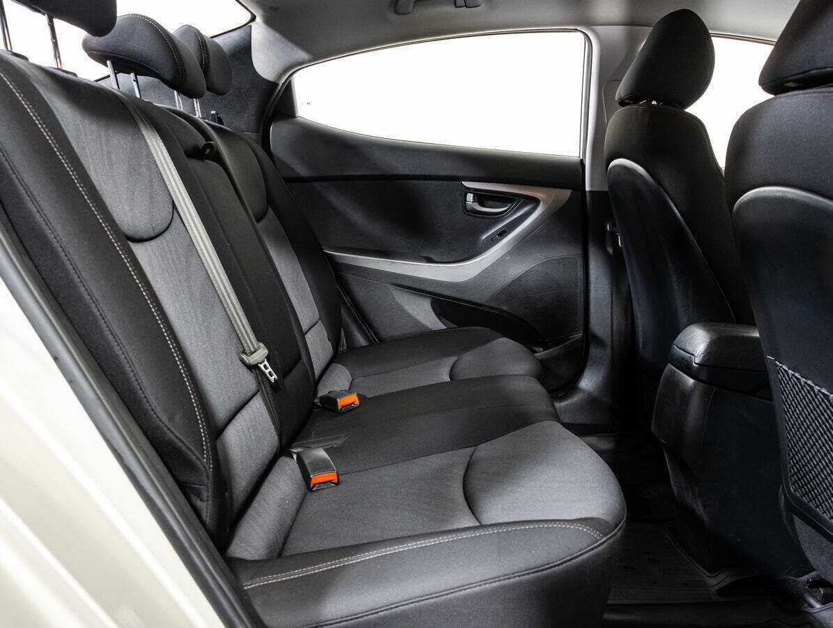 Hyundai Elantra с пробегом — 2015 год. Фото: #12
