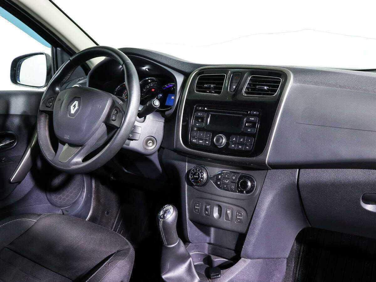 Renault Sandero с пробегом — 2016 год. Фото: #6