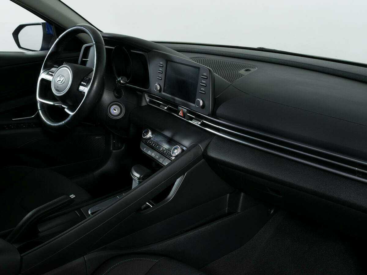Hyundai Elantra с пробегом — 2021 год. Фото: #6
