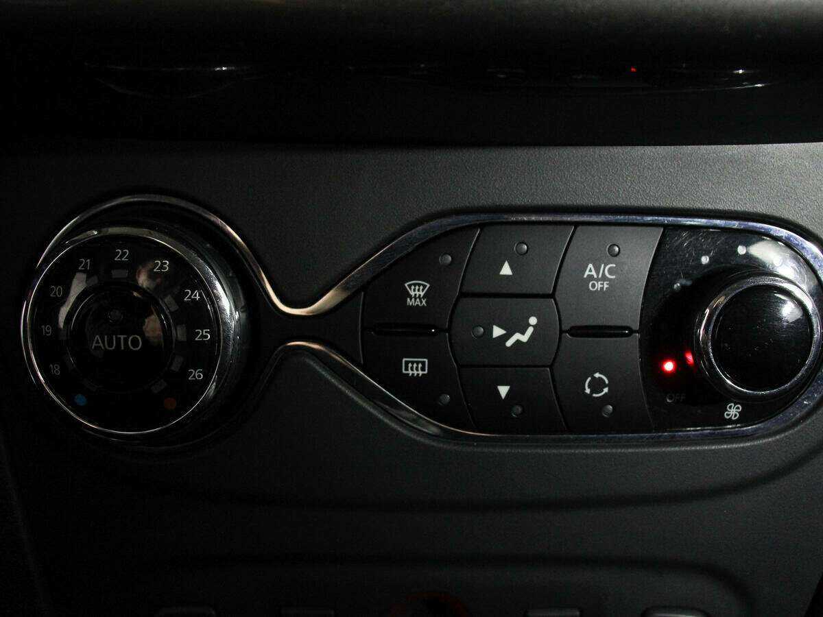 Renault Sandero с пробегом — 2015 год. Фото: #14