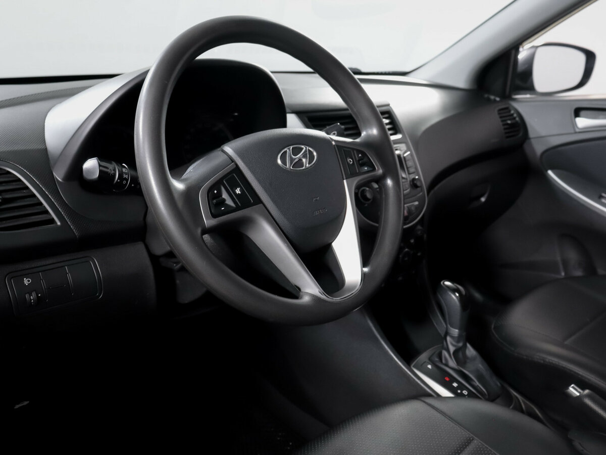 Hyundai Solaris с пробегом — 2014 год. Фото: #10