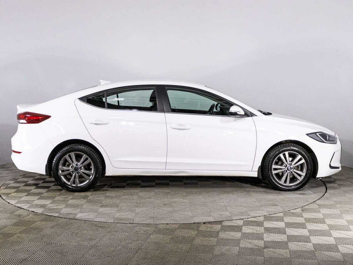 Hyundai Elantra с пробегом — 2017 год. Фото: #3