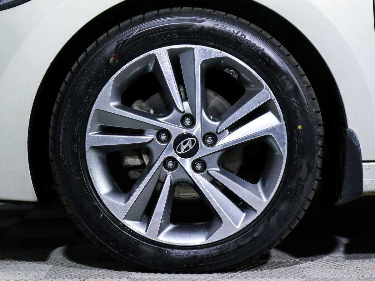 Hyundai Elantra с пробегом — 2018 год. Фото: #14