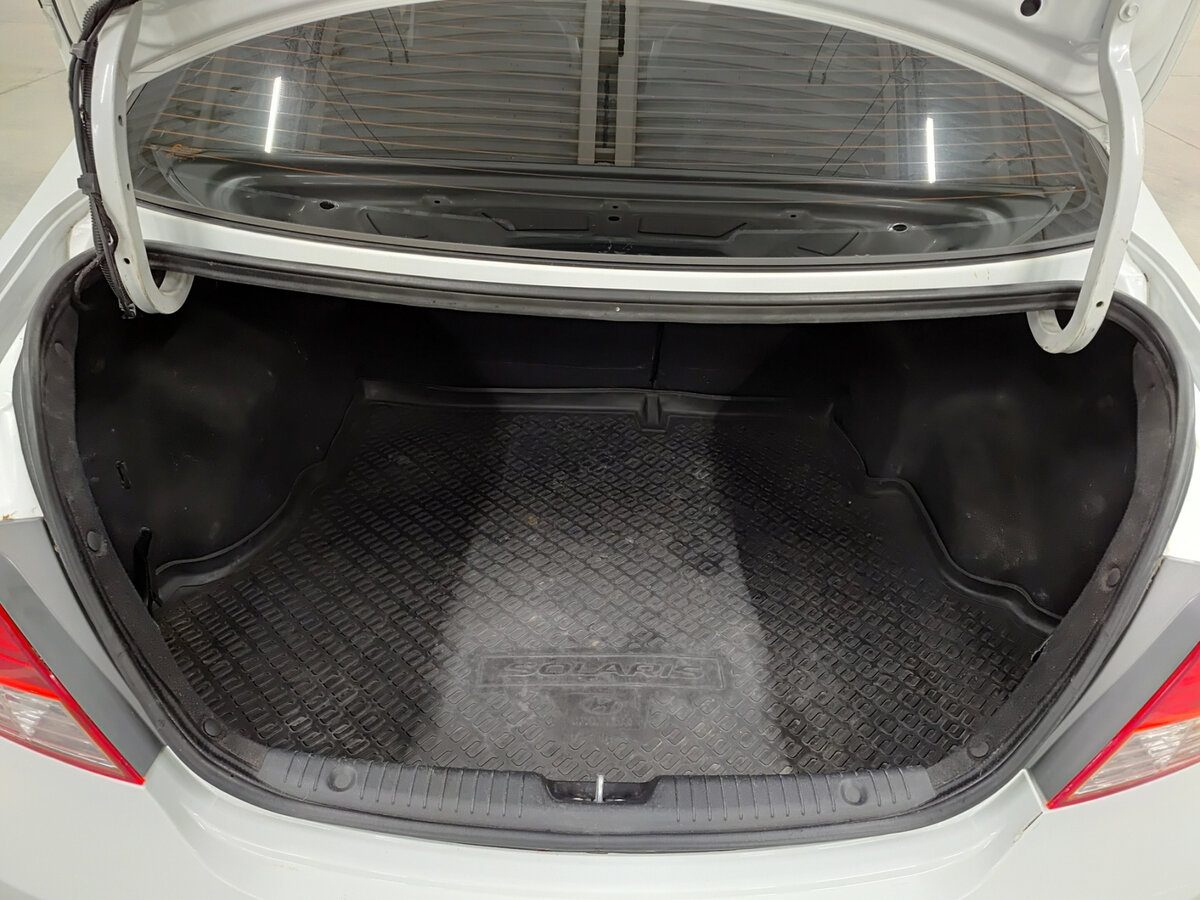 Hyundai Solaris с пробегом — 2013 год. Фото: #9
