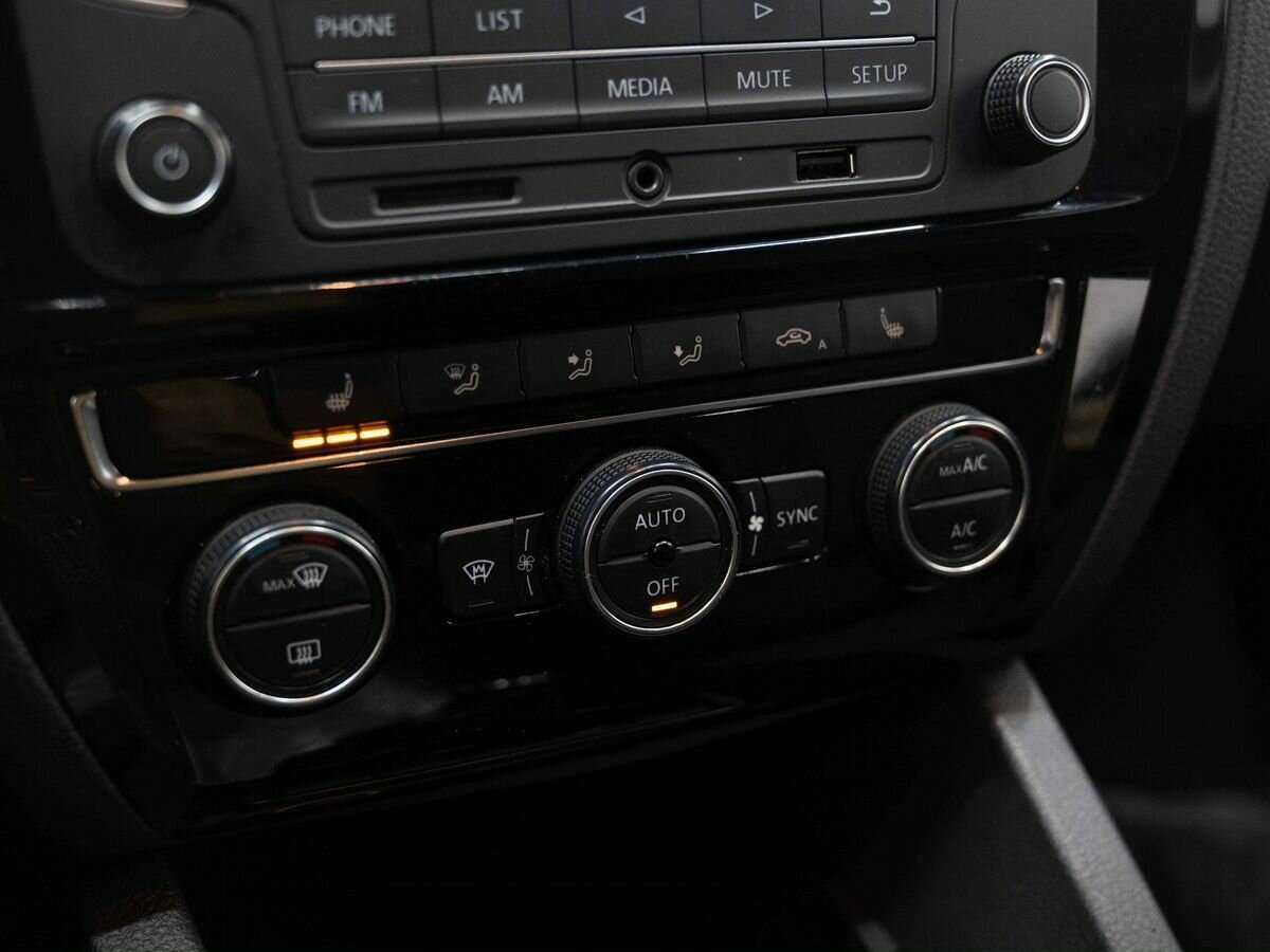 Volkswagen Jetta с пробегом — 2016 год. Фото: #17