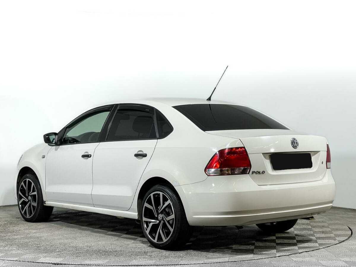 Volkswagen Polo с пробегом — 2012 год. Фото: #6