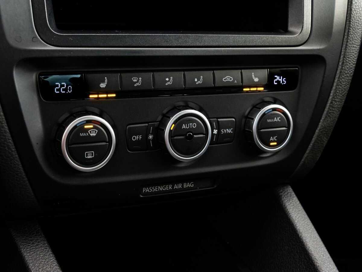 Volkswagen Jetta с пробегом — 2012 год. Фото: #13