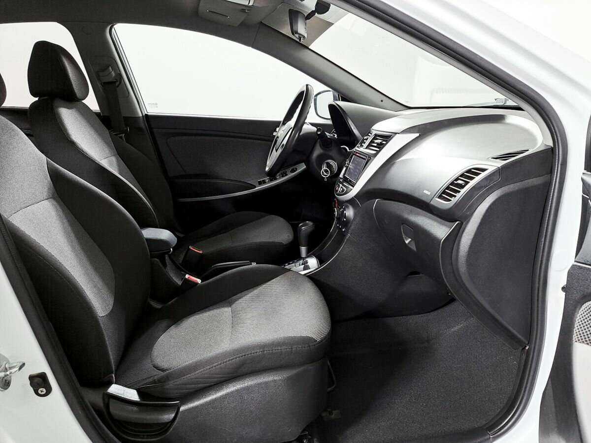 Hyundai Solaris с пробегом — 2013 год. Фото: #8