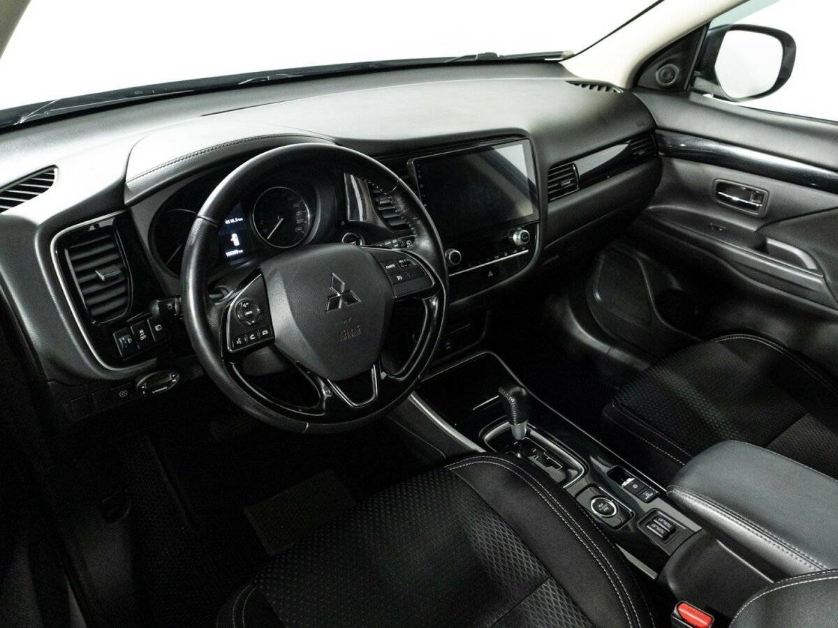 Mitsubishi Outlander с пробегом — 2020 год. Фото: #8