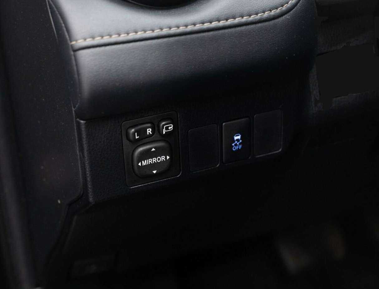 Toyota RAV4 с пробегом — 2014 год. Фото: #17