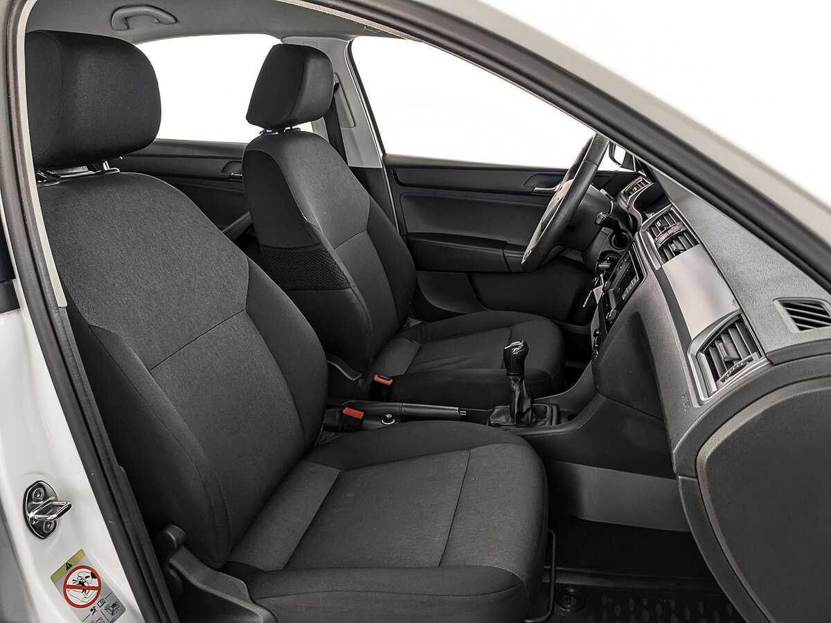 Skoda Rapid с пробегом — 2017 год. Фото: #20