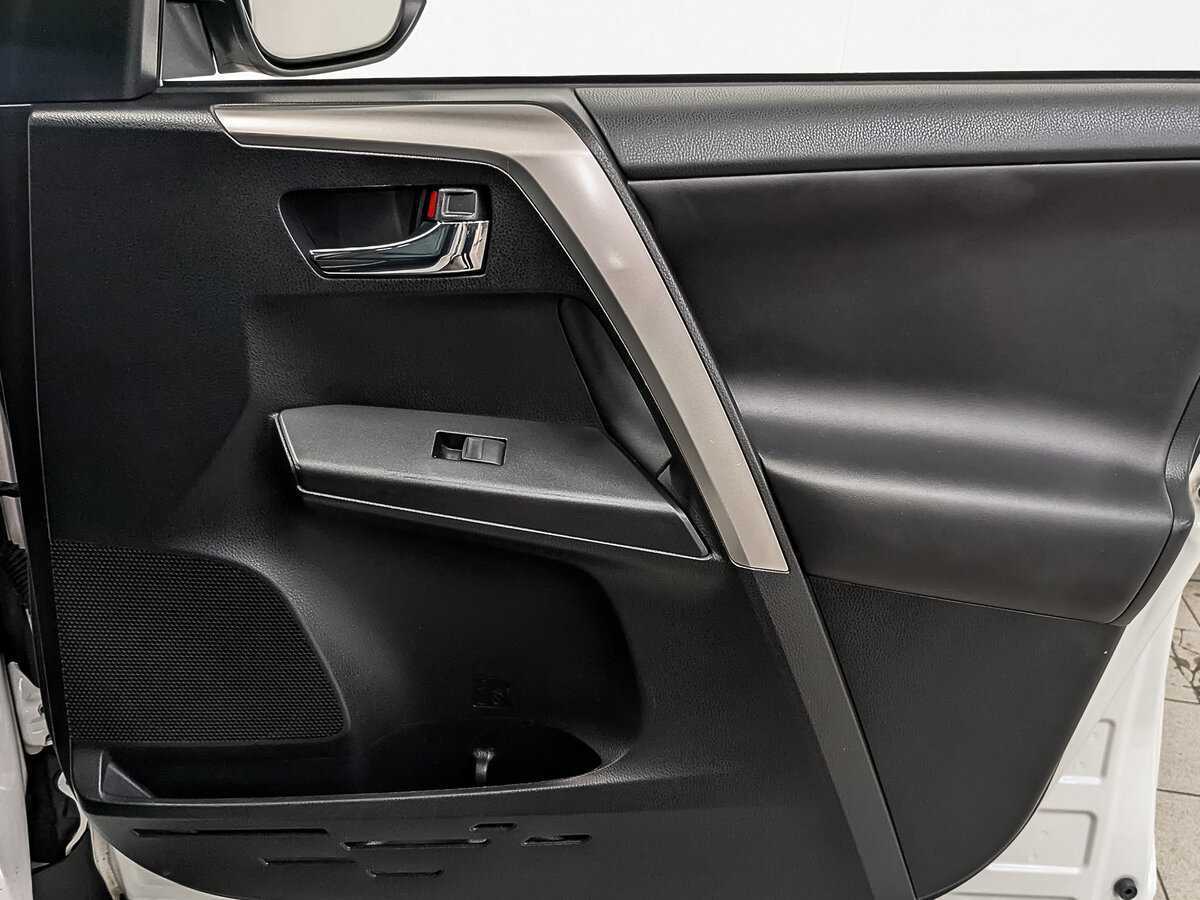 Toyota RAV4 с пробегом — 2017 год. Фото: #22
