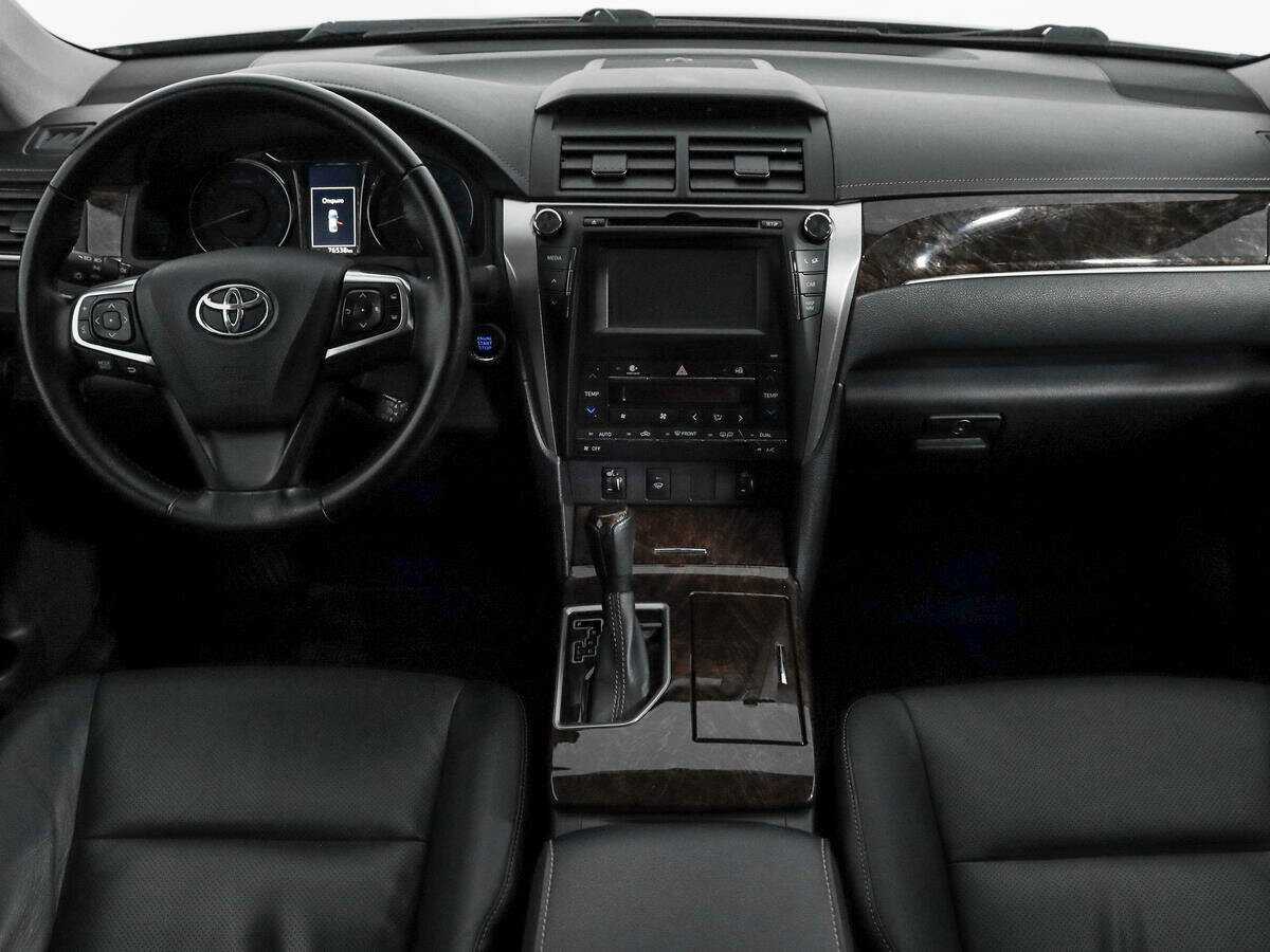 Toyota Camry с пробегом — 2016 год. Фото: #13