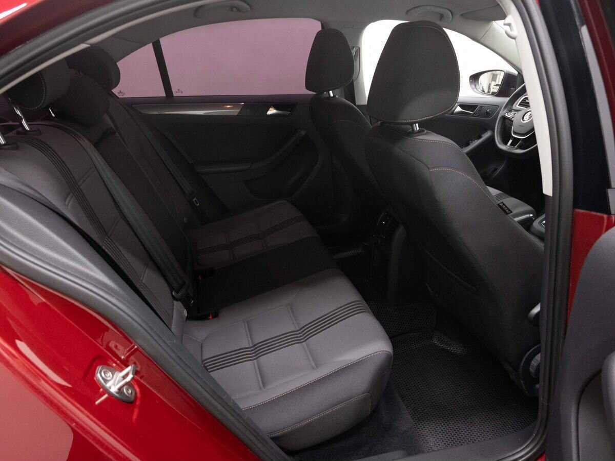 Volkswagen Jetta с пробегом — 2016 год. Фото: #9