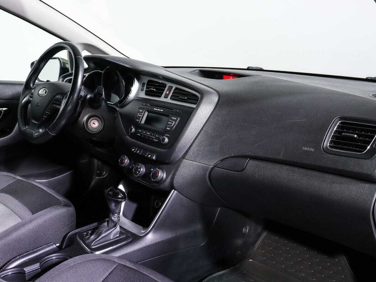 Kia Ceed с пробегом — 2013 год. Фото: #9