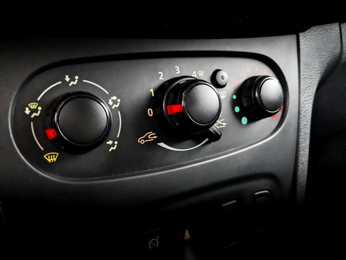 Renault Sandero с пробегом — 2016 год. Фото: #17