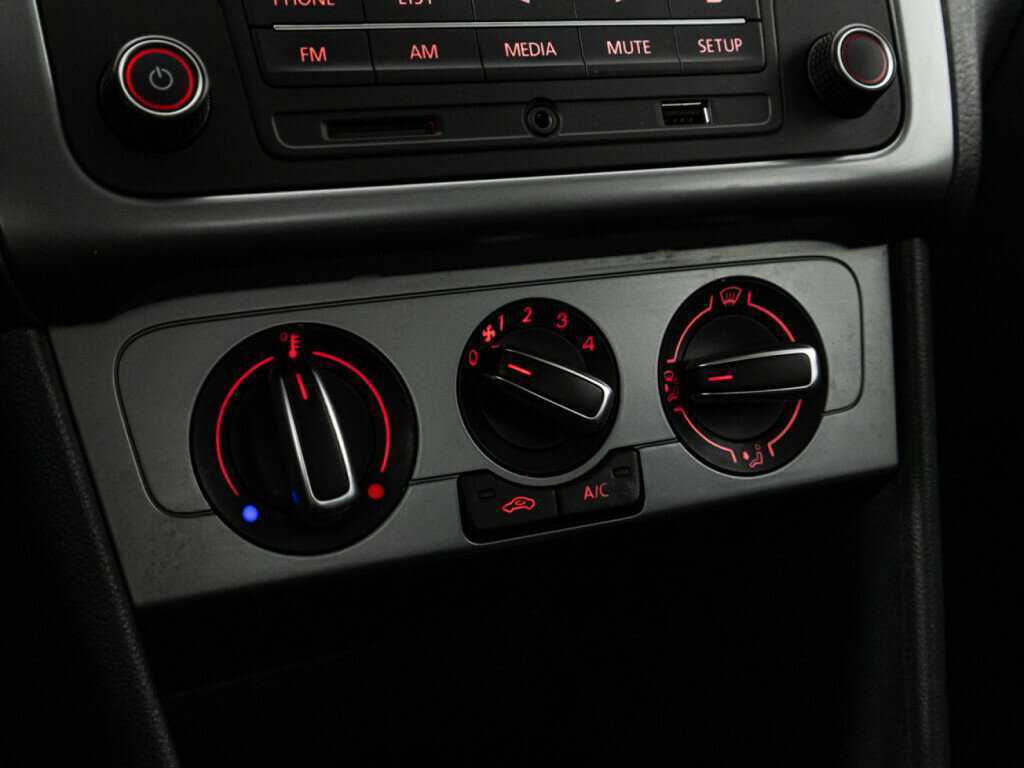 Volkswagen Polo с пробегом — 2016 год. Фото: #15